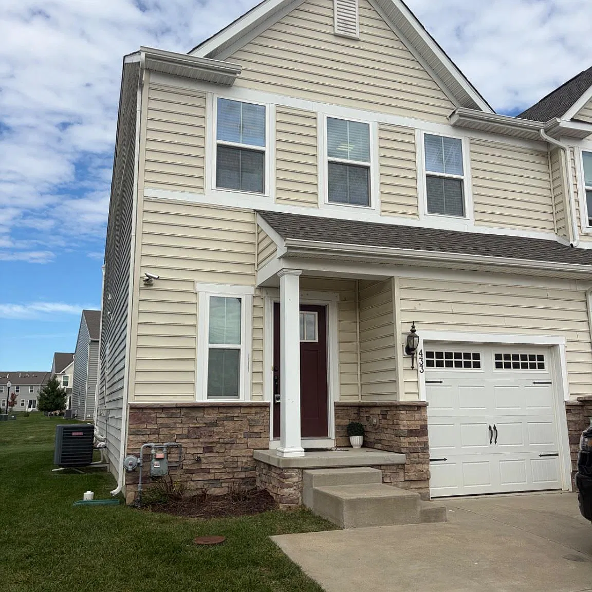 3 bed, 2.5 bath, 2550 sqft, $2,600 — Photo 1