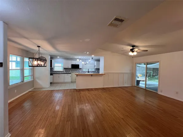 7034 Langdon Ln, Houston, TX 77074