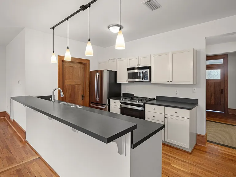 55 1/2 Haywood St #3B — Photo 9
