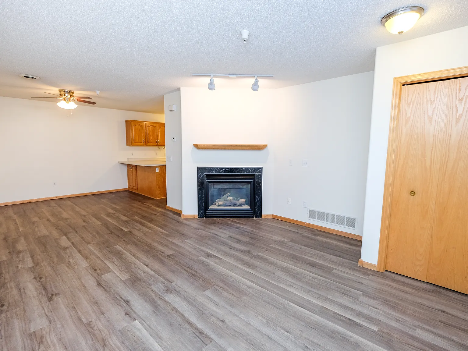 Oak Pointe Townhomes — Photo 3