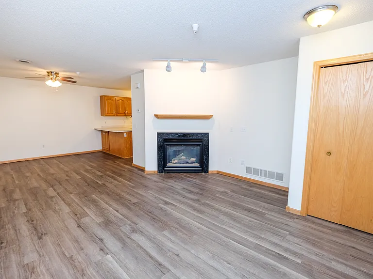 Oak Pointe Townhomes — Photo 3