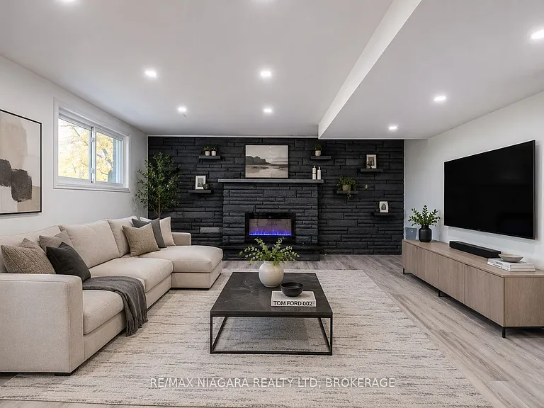 22 Chantler Rd #LOWER — Photo 1