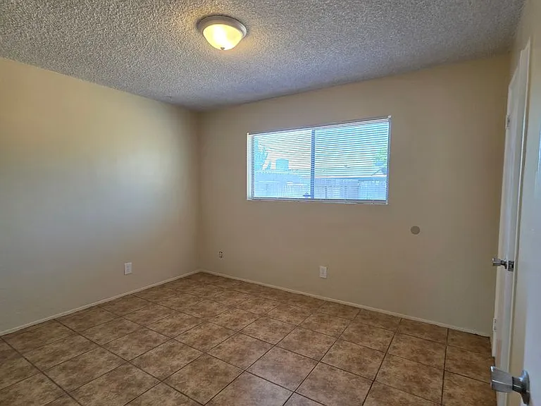2805 Cambria Ave — Photo 6