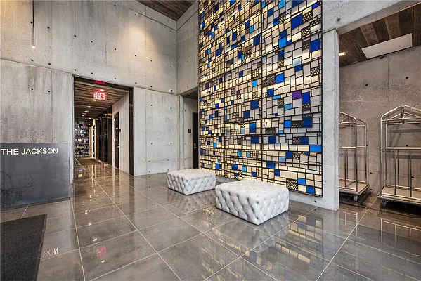 Rented by Space Marketing Shop | media 18