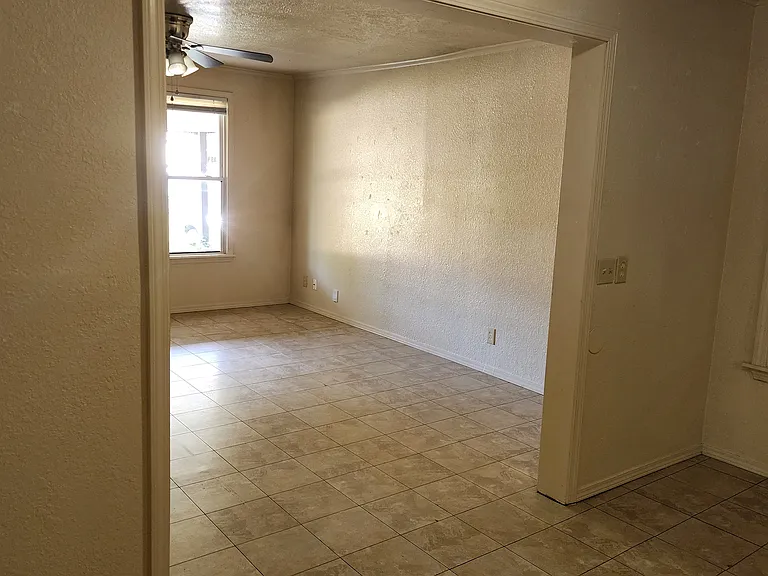 513 N Forest St — Photo 14