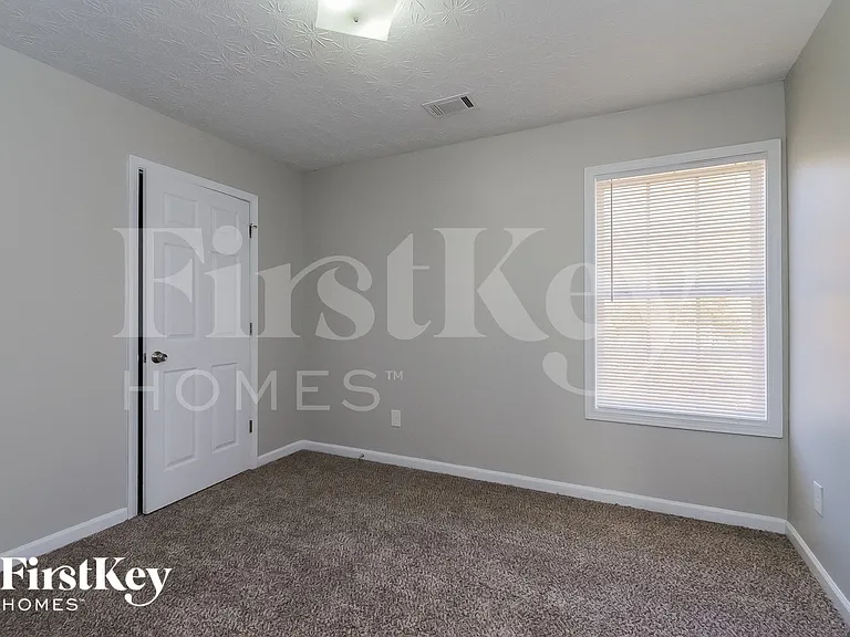 915 Midway Rd — Photo 13