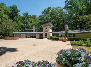 1965 Ridge Rd, Hinckley, OH 44233