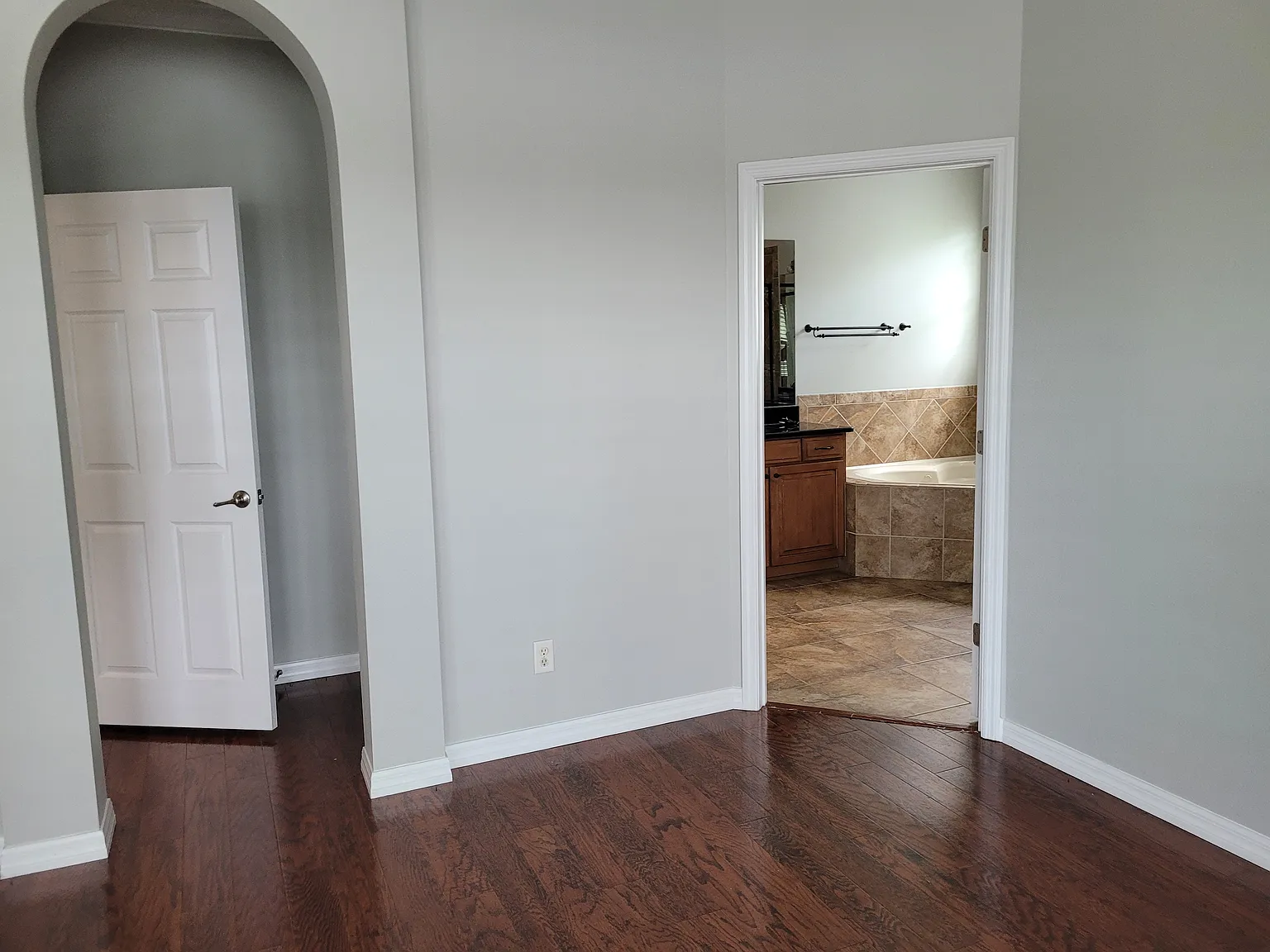 4 bed, 2.5 bath, 2538 sqft, $3,050 — Photo 3