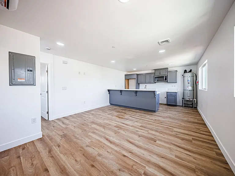Huge 2, 3 & 4 Bed 2026 Townhomes — Photo 61