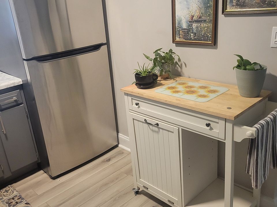 Kitchen furnished