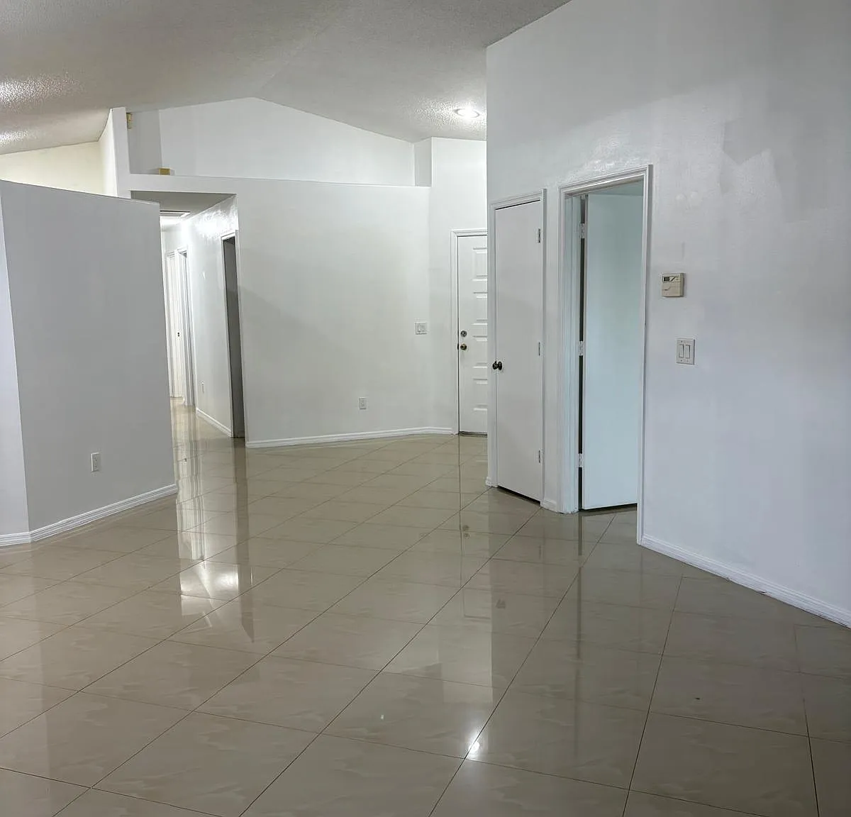 3 bed, 1368 sqft, $2,400 — Photo 4