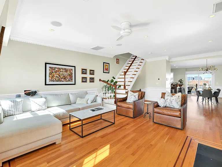 578 E Broadway #3 — Photo 3