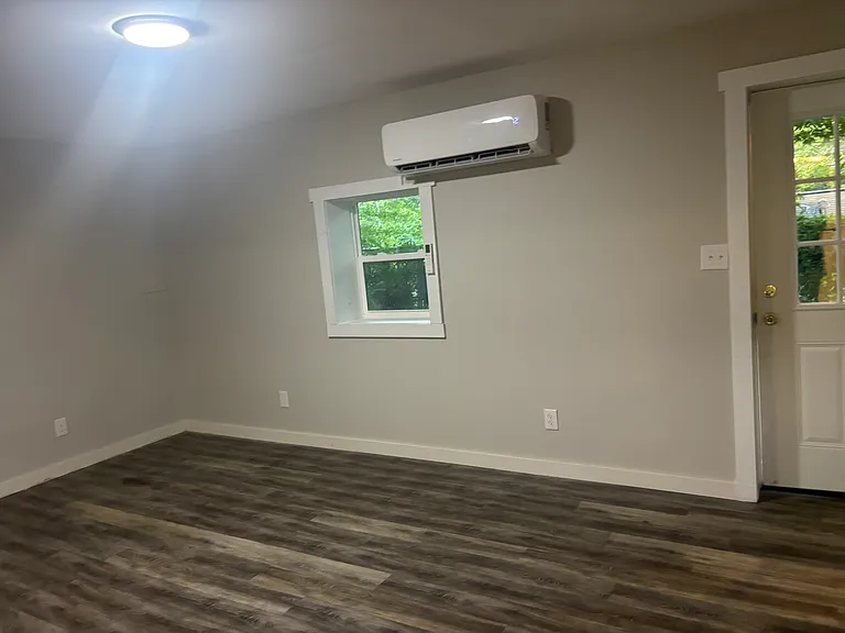 731 Berry St NE — Photo 12
