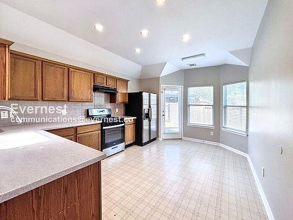 4th image of 19010 Field Cottage Ln