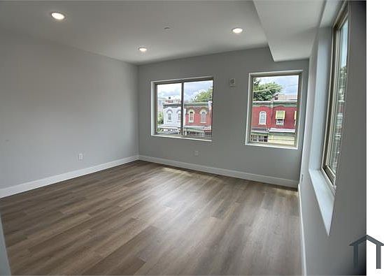 5th image of 3221 N 13th St #C