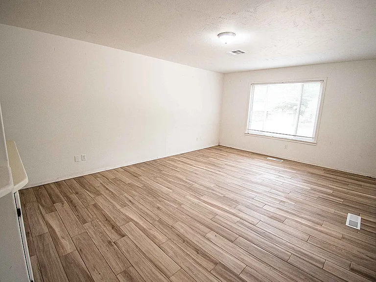 123 N Grandview St — Photo 3