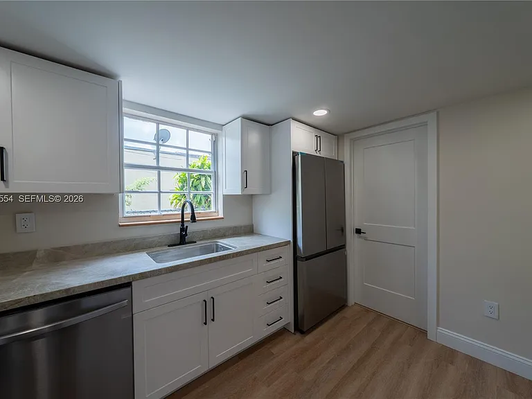 370 Flagami Blvd — Photo 4