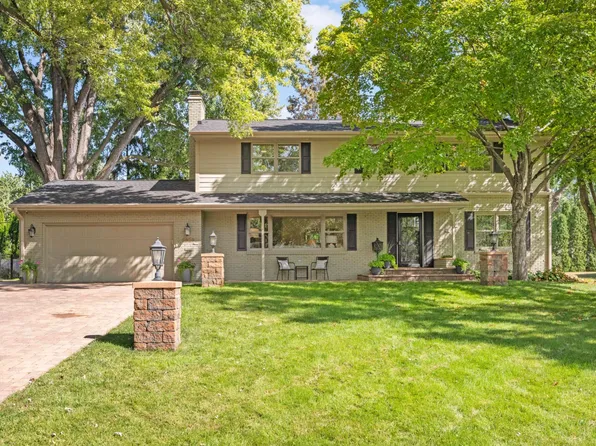 6829 Point Dr, Edina, MN 55435