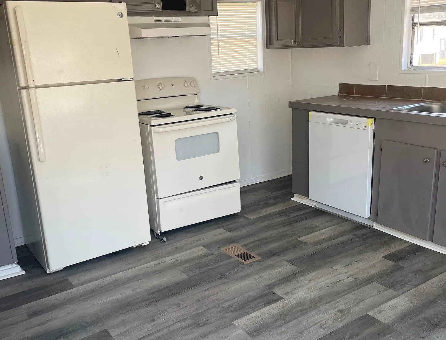 3 bed, 1.0 bath, 1008 sqft, $1,250 — Photo 4
