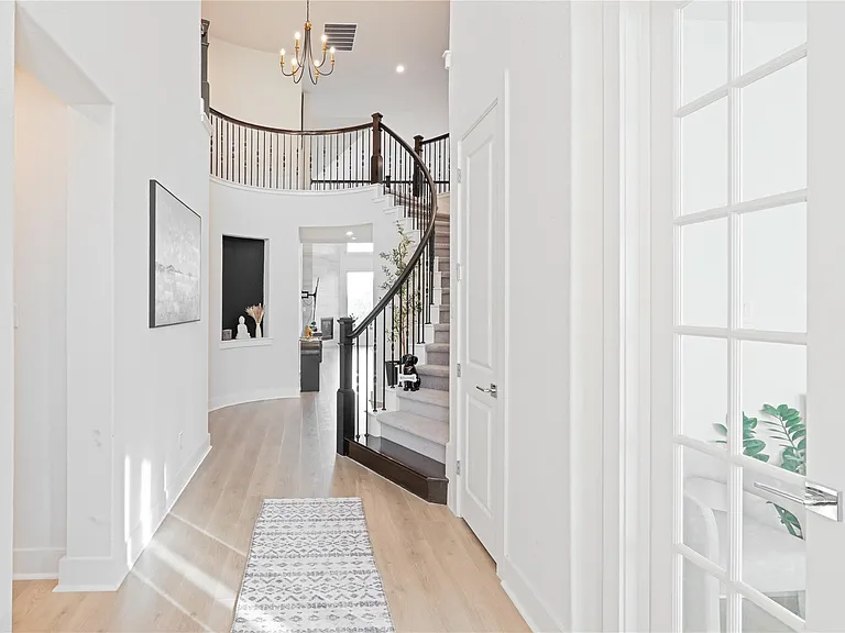 312 Palatino Bnd — Photo 4