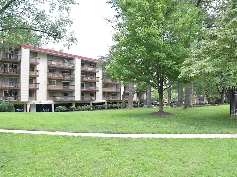 10300 Westlake Dr #301 — Photo 31