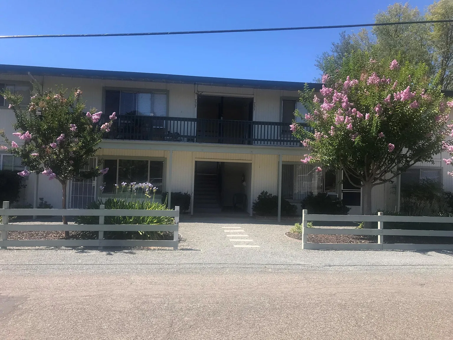 2 bed, 864 sqft, $2,475 — Photo 3
