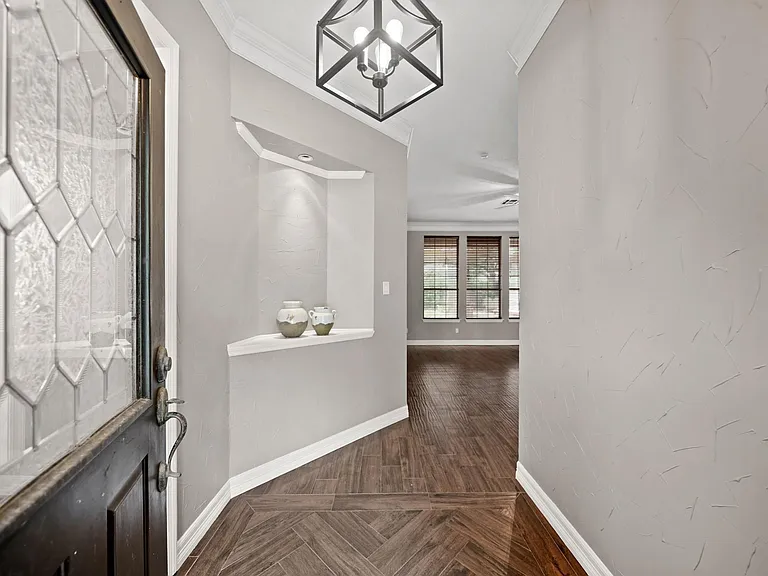 1207 Wildewood Ct — Photo 3