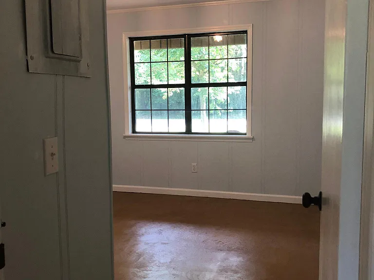 305 E Lee St — Photo 25
