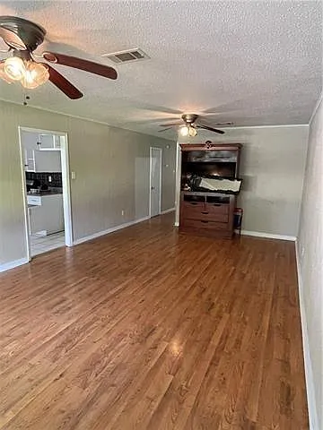 644 Castain Dr — Photo 2