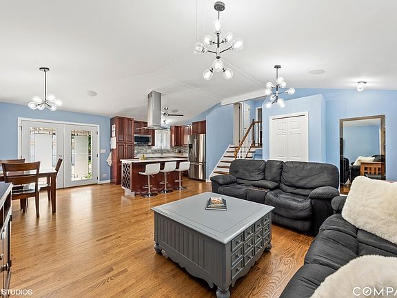 4th image of 2009 Westview Dr