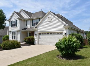 3830 E Hazelbranch Ln, Oak Creek, WI 53154