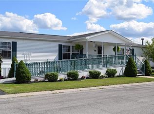 851 Birchwood Dr, Lockport, NY 14094