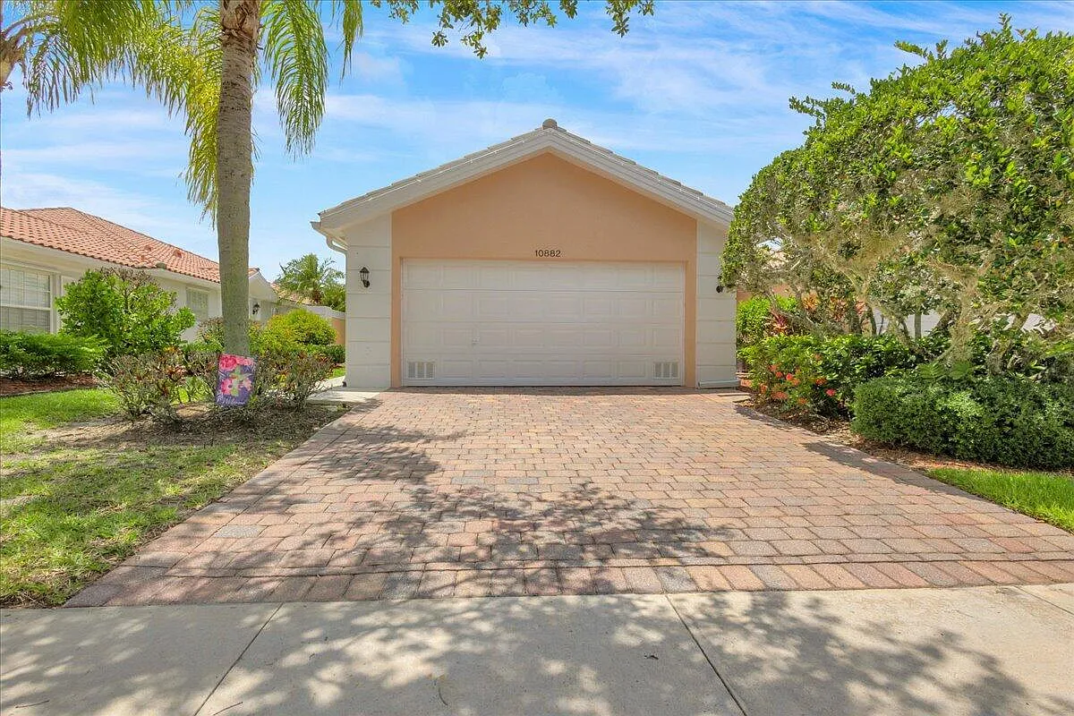 2 bed, 2.0 bath, 1526 sqft, $2,400 — Photo 2