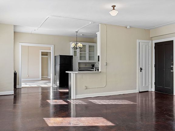 4th image of 111 E 16th St APT 201