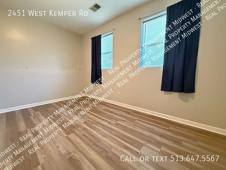 2451 W Kemper Rd — Photo 10