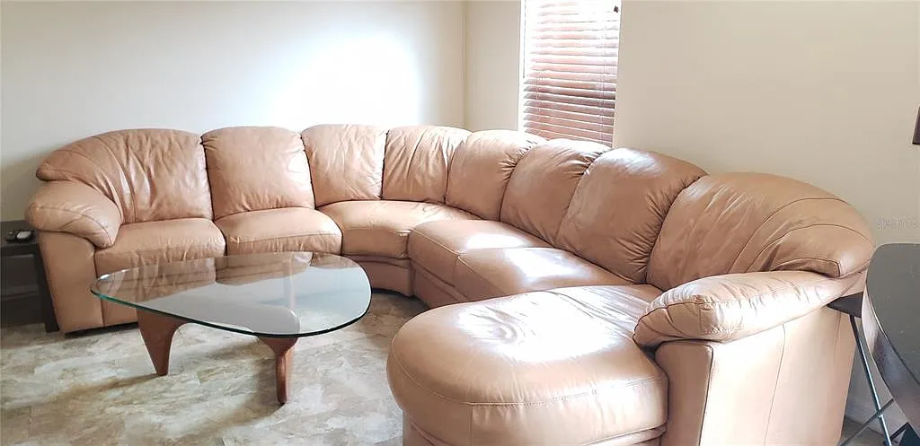 3 bed, 2.5 bath, 1398 sqft, $2,300 — Photo 4