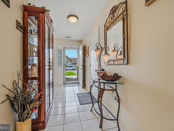 5th image of 30 Charles Dr