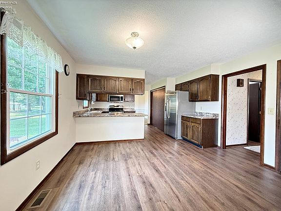 5th image of 259 W Lelar St