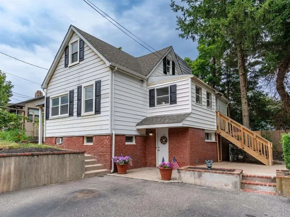 9 Floral Drive, Sound Beach, NY 11789