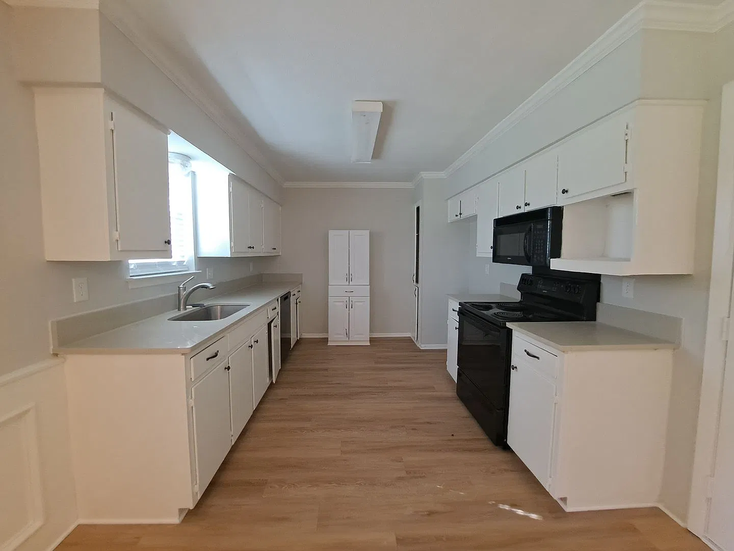 Beautiful Move In Ready 3/2/2 in Greenville! — Photo 4