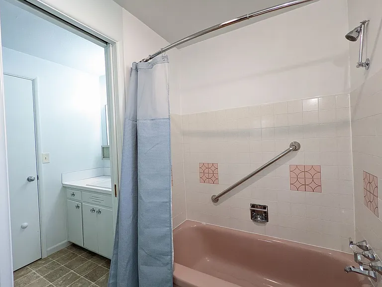 245 E 36th Ave — Photo 18