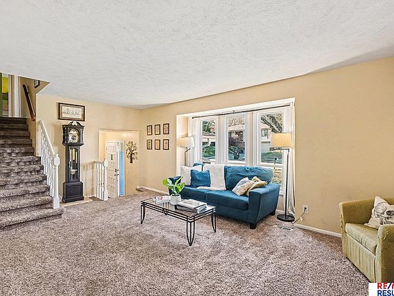 3rd image of 2923 S 159th Cir