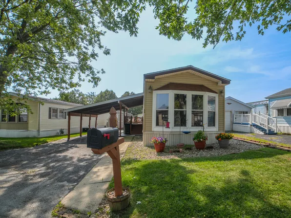 151 Maple Ln, Manteno, IL 60950