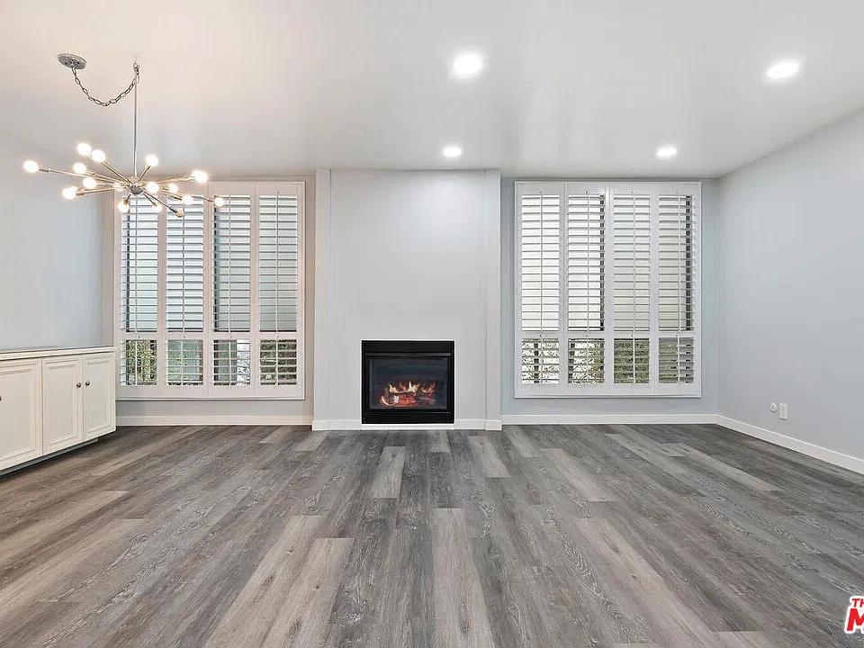 927 N Kings Rd #107