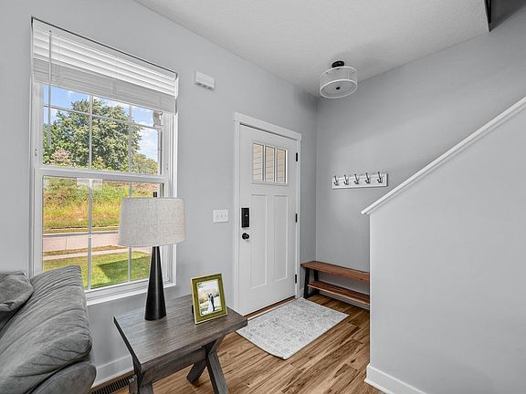 3rd image of 3347 Glenbrook Cir N