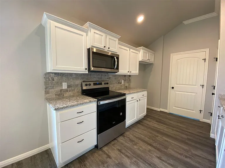 6901 Inverness St — Photo 8