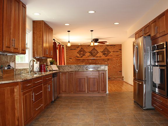 3rd image of 517 Retford Dr