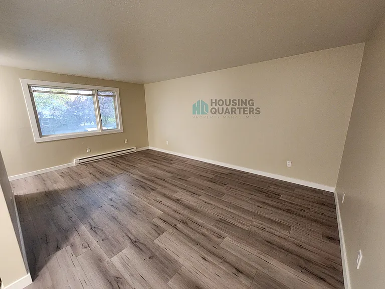2014 W Broadway Ave #4 — Photo 2
