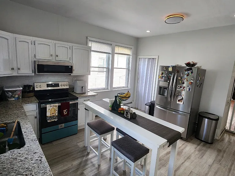 7 Lambert St — Photo 1