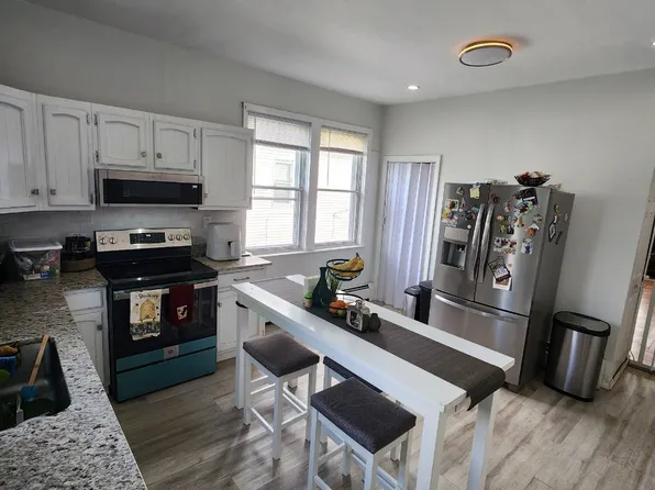 7 Lambert St, Cranston, RI 02910